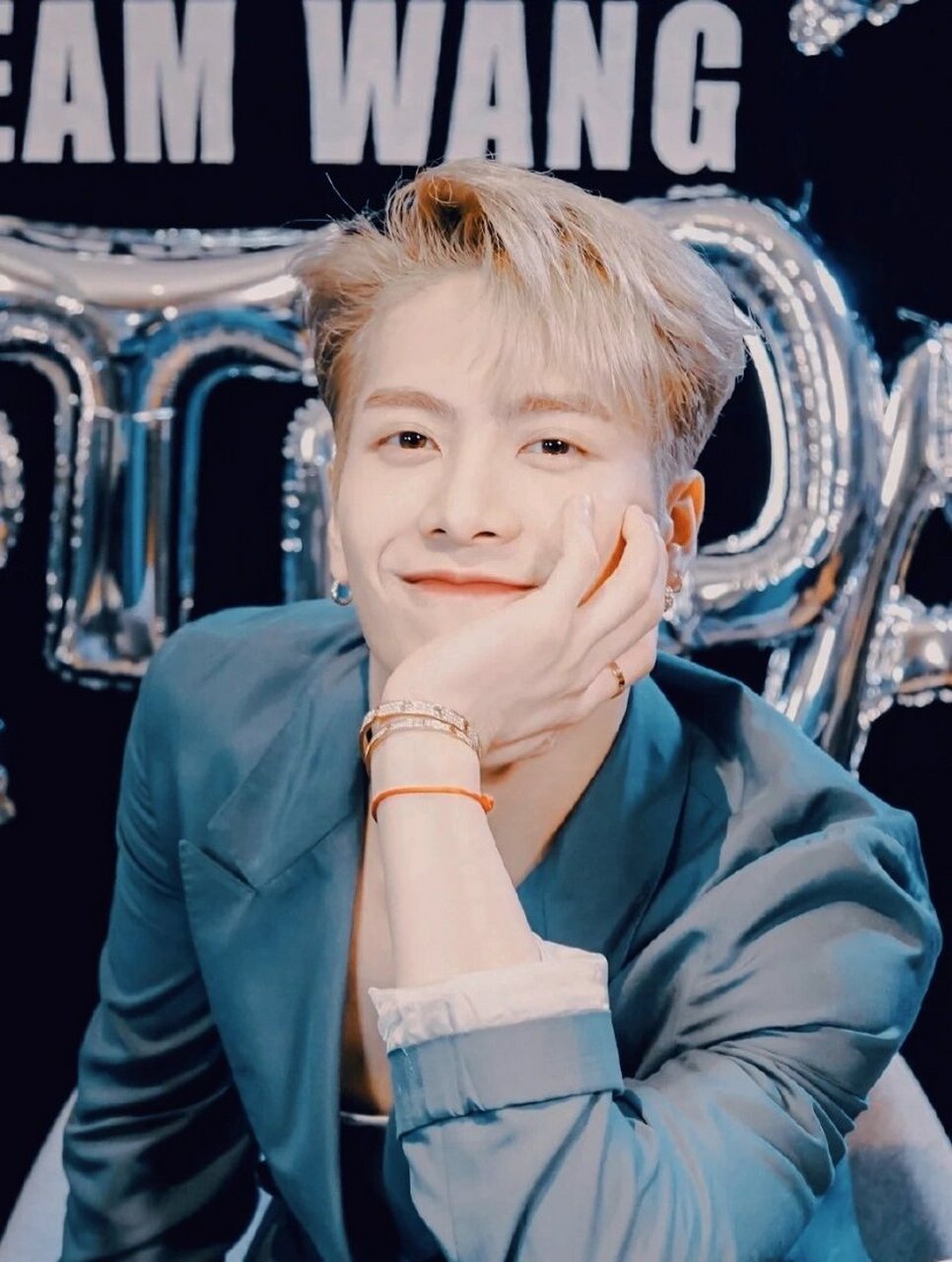 与尔同行0794——王嘉尔 01姓名:王嘉尔 98英文名:jackson