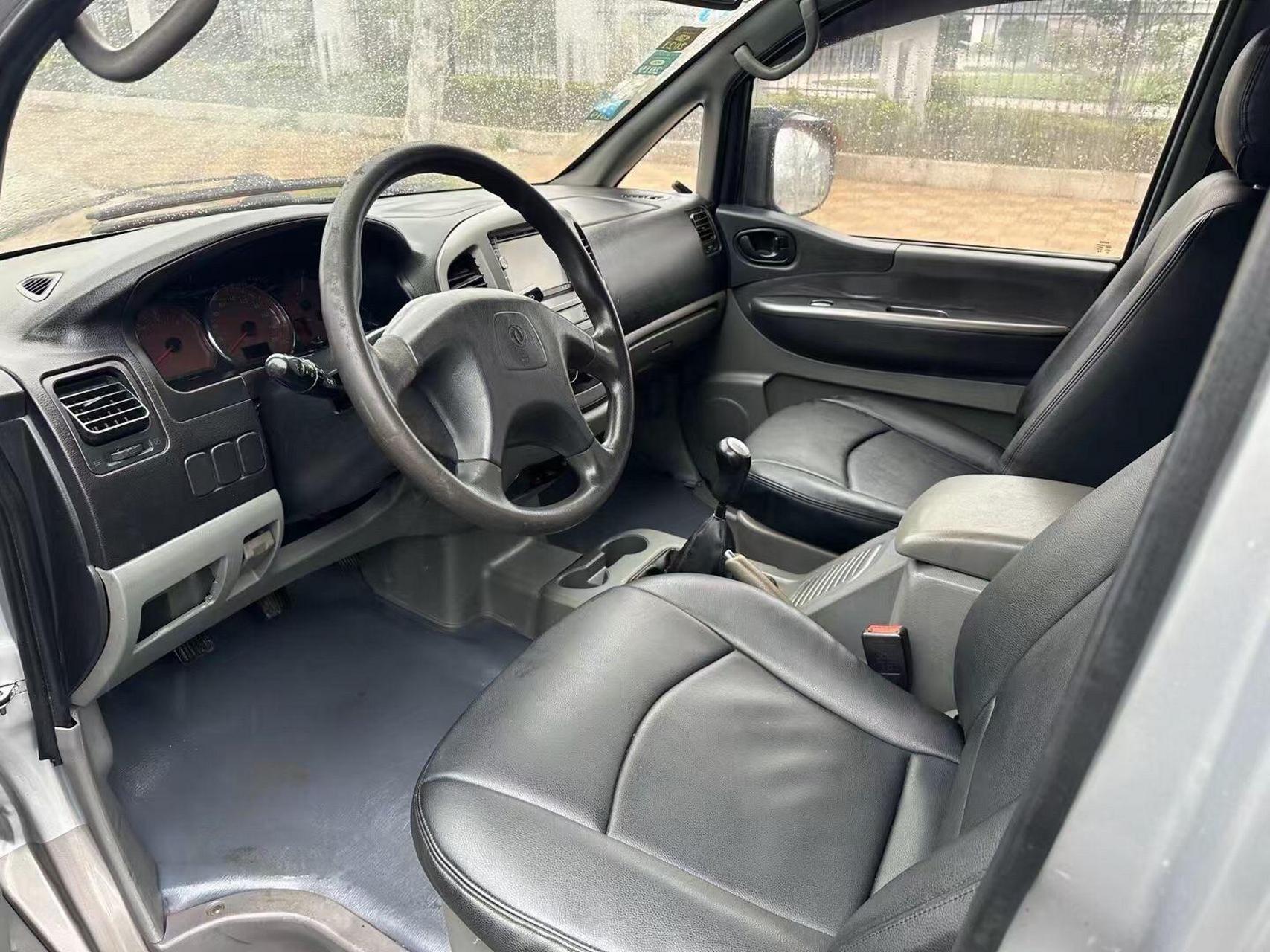 9万,大面包车 费用到4月,8800包提档过户