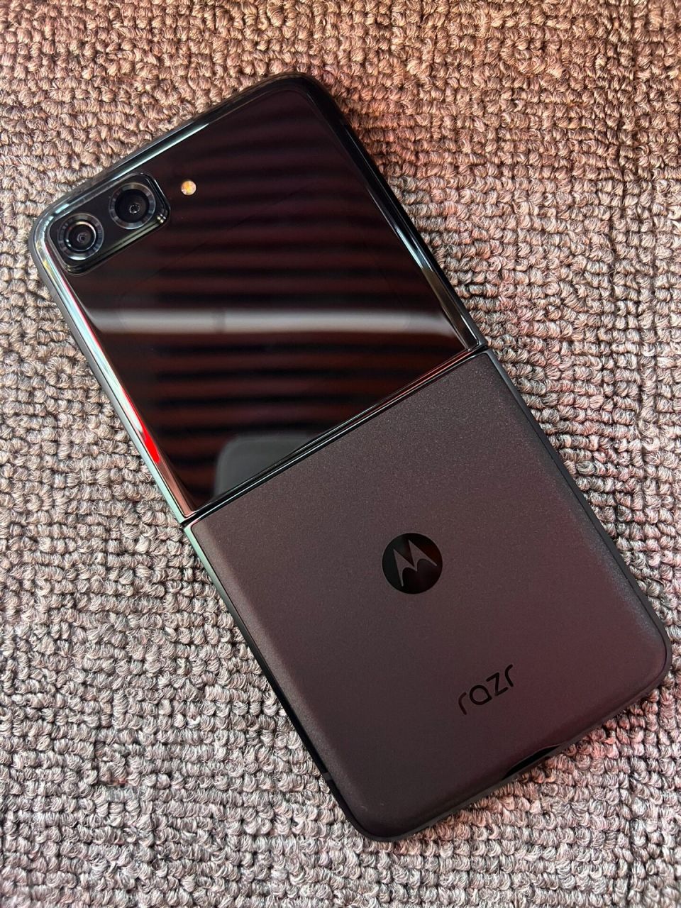 摩托罗拉 moto razr 摩托罗拉 moto razr 2022刀锋 无缝准镜面折叠屏