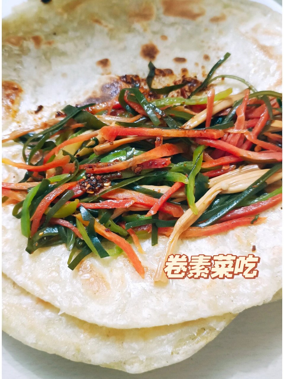 用苦豆粉和胡麻油烙的狗浇尿饼可太香啦 苦豆粉又叫香豆粉,用这种特殊