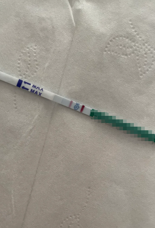 验孕棒出现一深一浅两条线是弱阳性结果,说明可能怀孕了