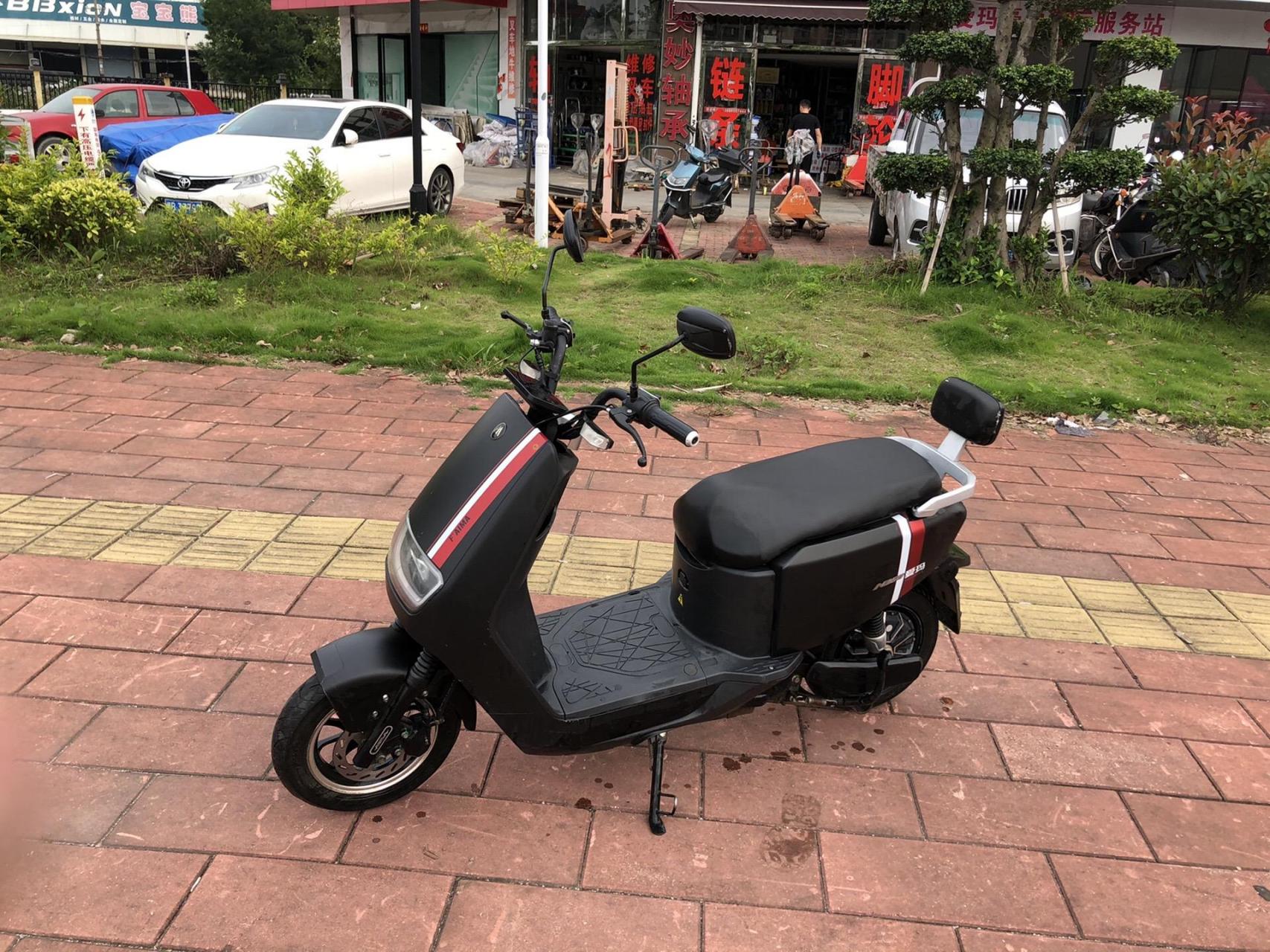 爱玛红牛n360.
