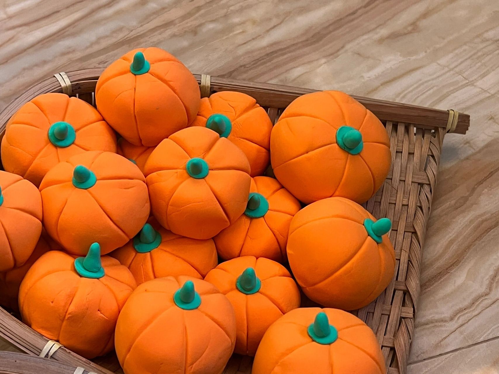 手工作品——蔬菜类轻泥土黏土 又接到女儿老师布置的轻泥土教程啦