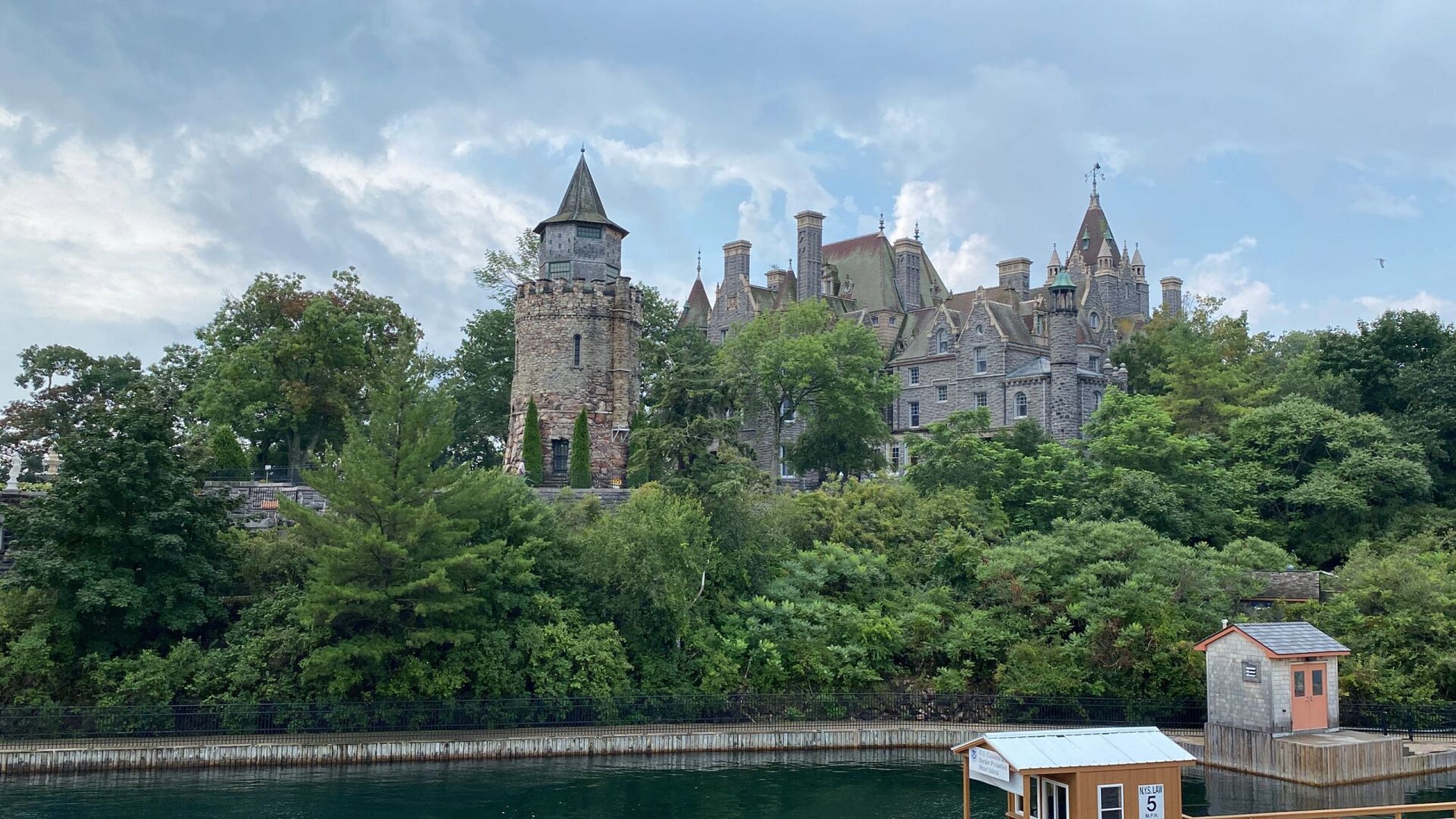 加拿大千岛湖攻略 加拿大千岛湖景区位于美加边境的圣劳伦斯湖.