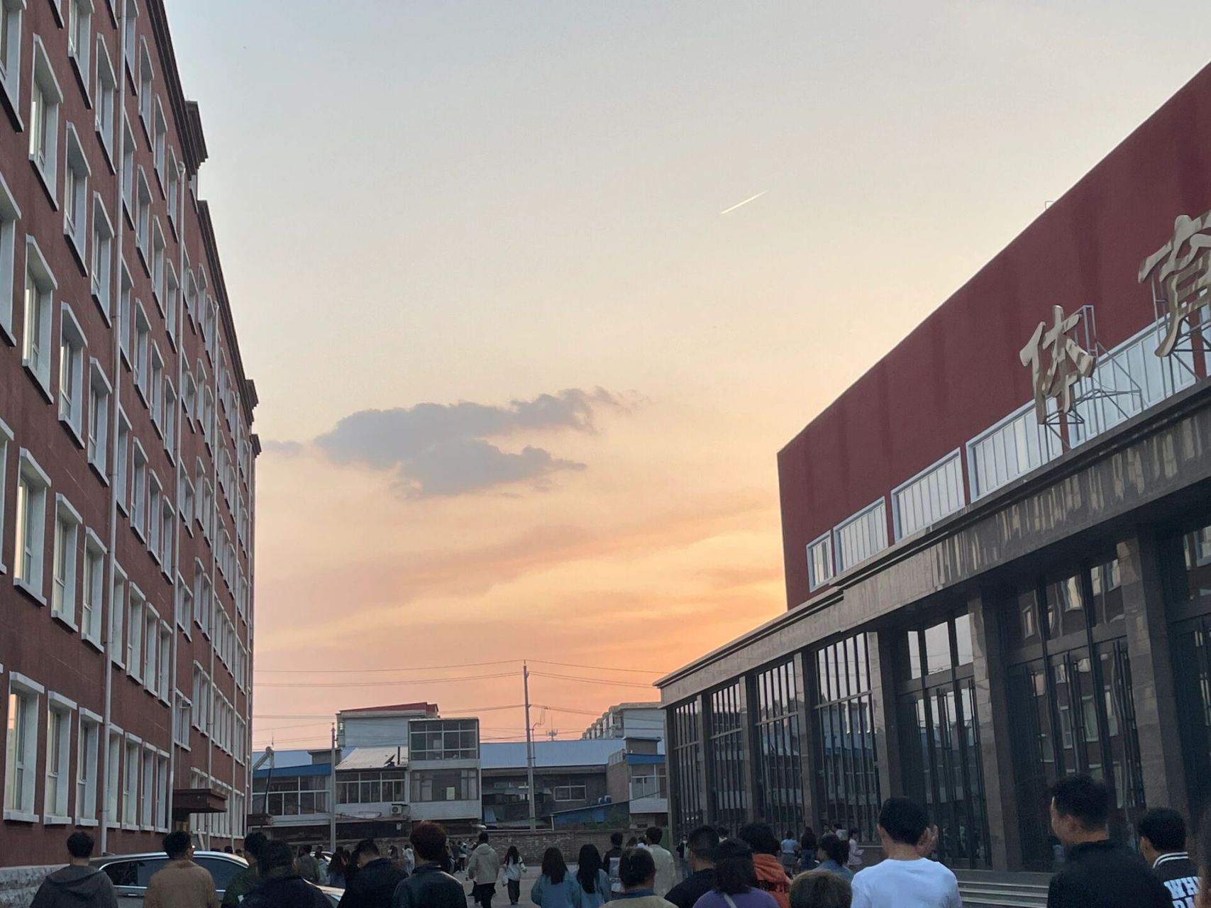 关于"图书馆借书问题" 这篇送给山西工商学院 首先,谢谢学校希望我们