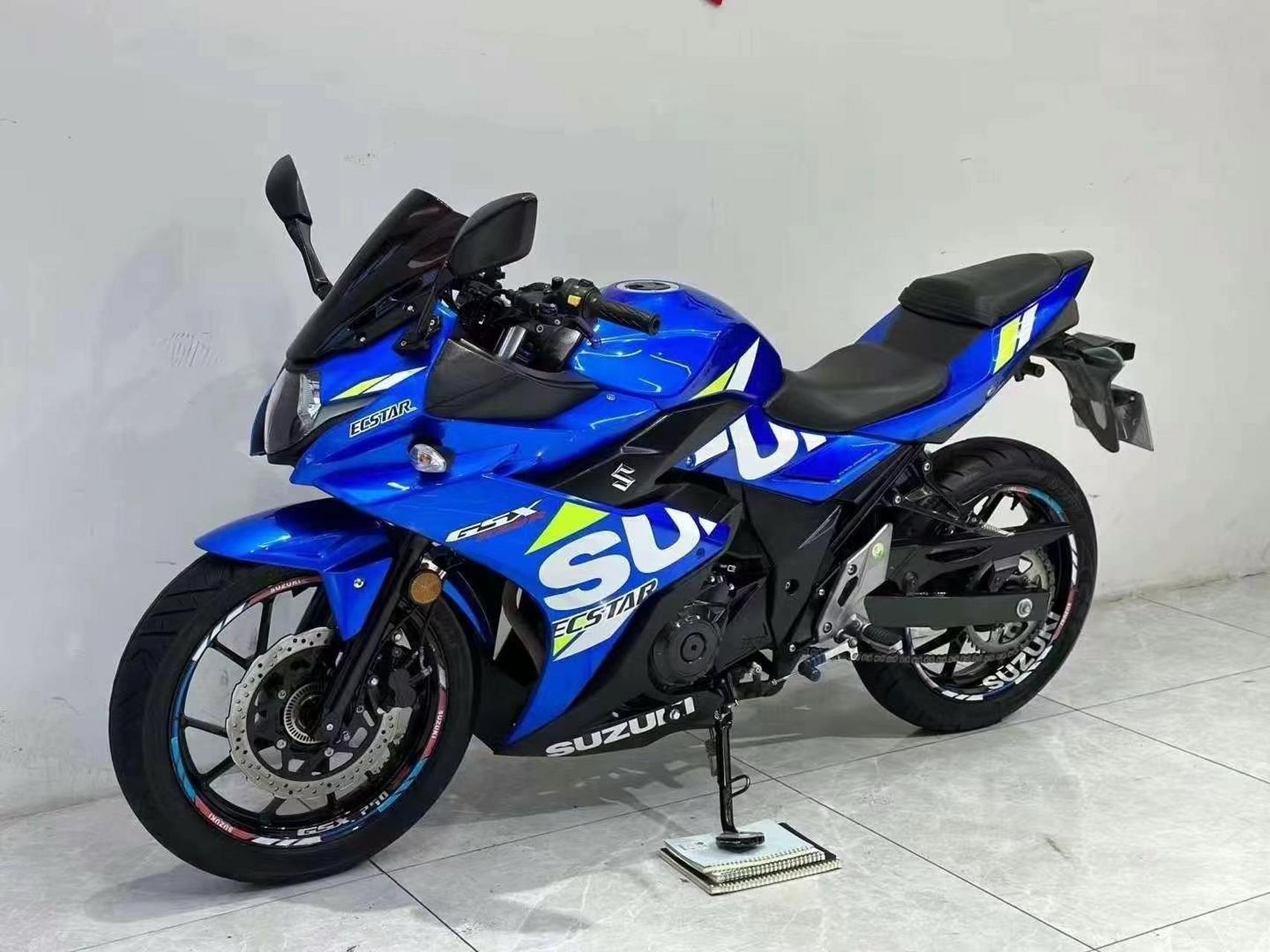 24年全新经典铃木gsx250r,售价15880元包邮,又名铃木小小r,一代神车