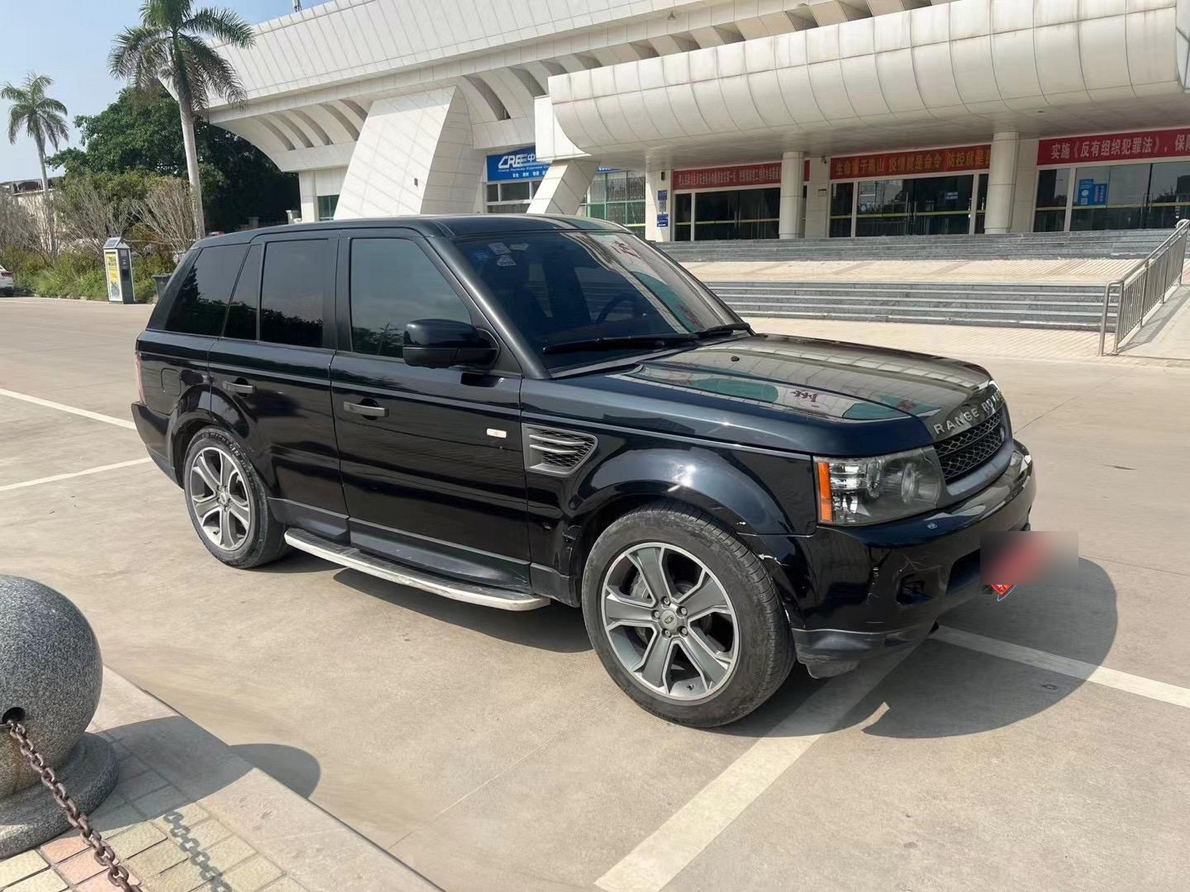 2011款国五标准11年上牌路虎揽胜运动版5.0t涡轮增压 ,新车指导价179.