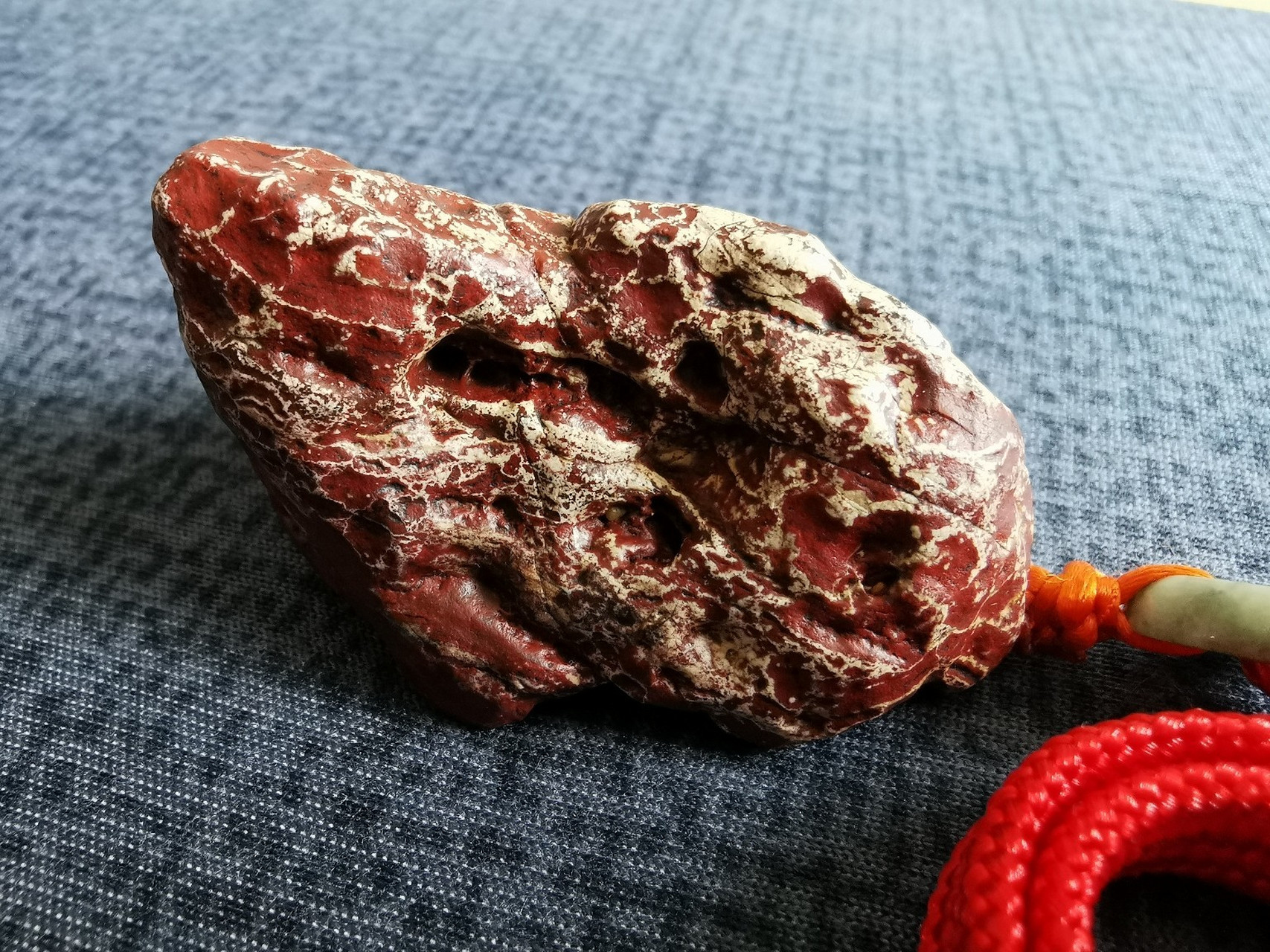 新疆天宝石是什么石头(新疆天宝爆破工程有限公司) 第2张