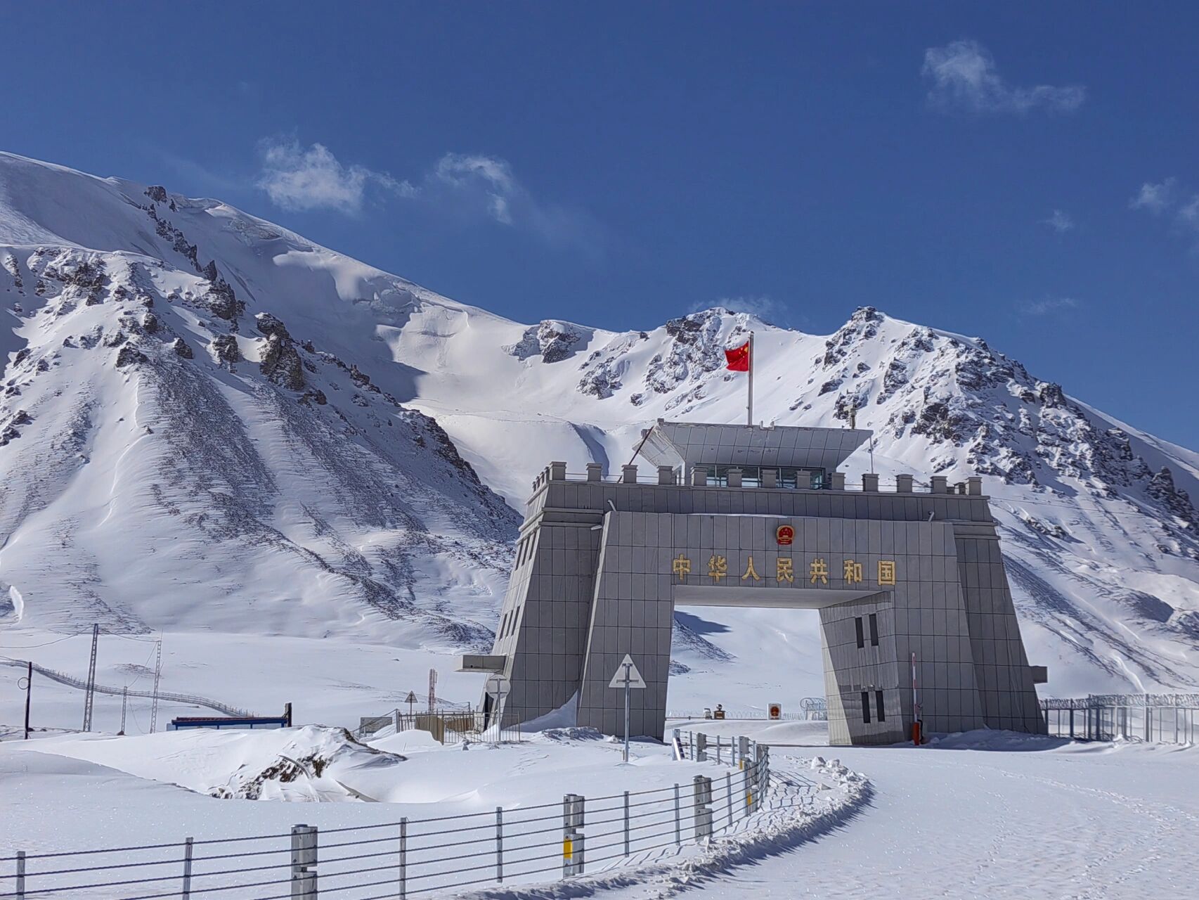 中国红其拉甫口岸国门