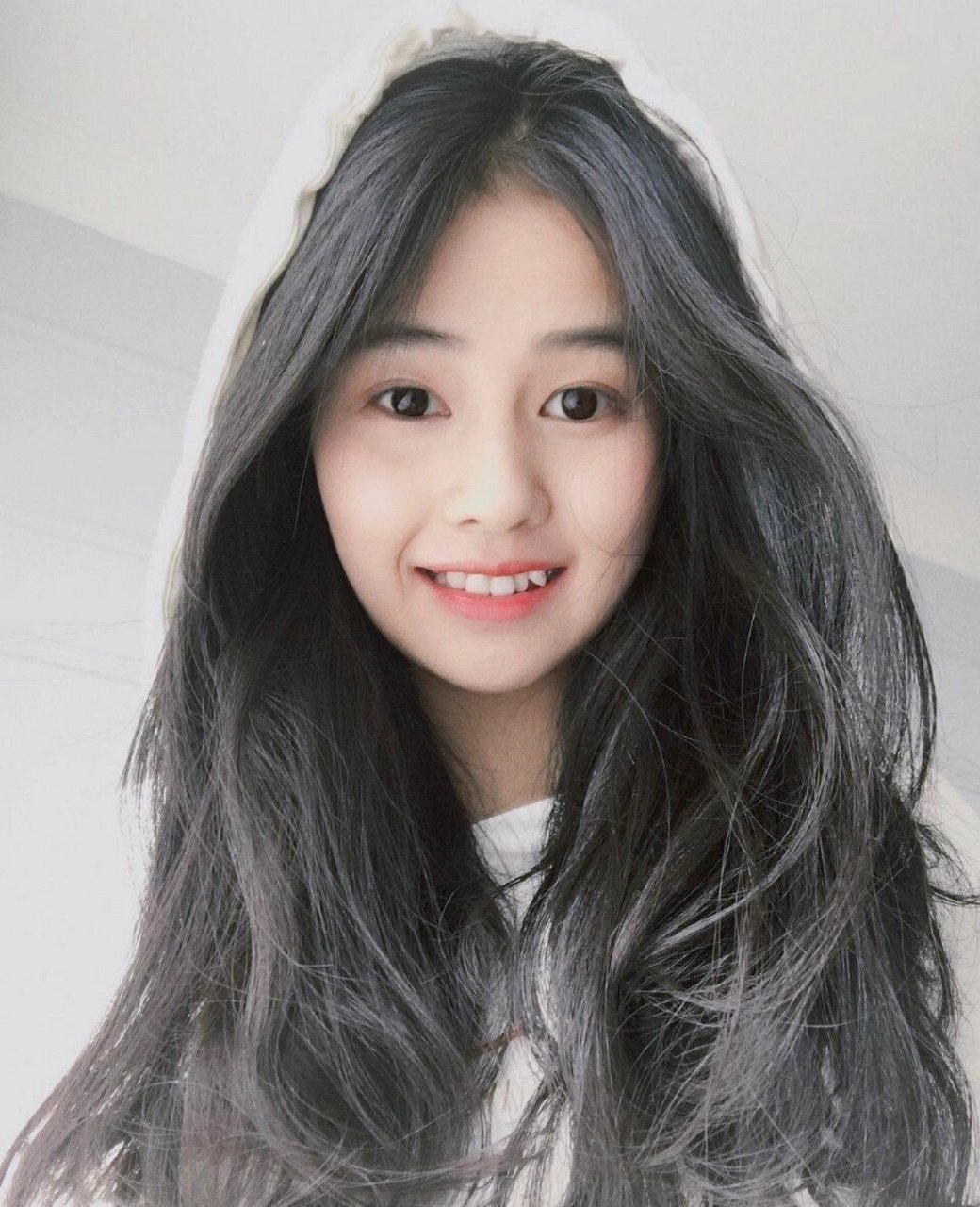 网红时期的白鹿甜甜的 那时候看猫的树的视频,很喜欢她的小虎牙,笑