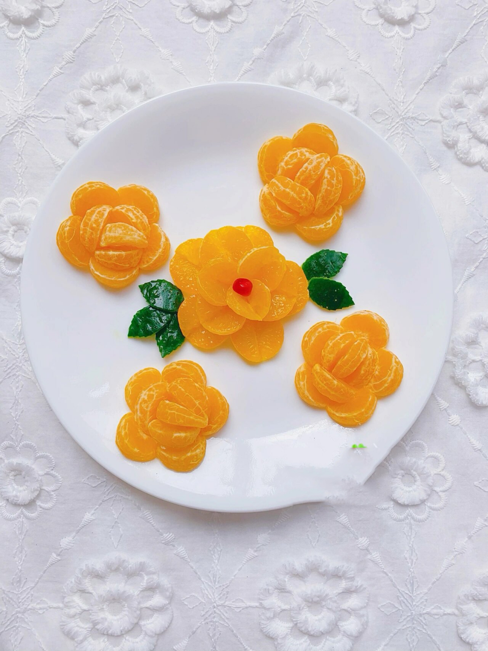 水果拼盘|橘子水果花朵摆盘～🍊 食材:橘子,黄瓜,石榴籽