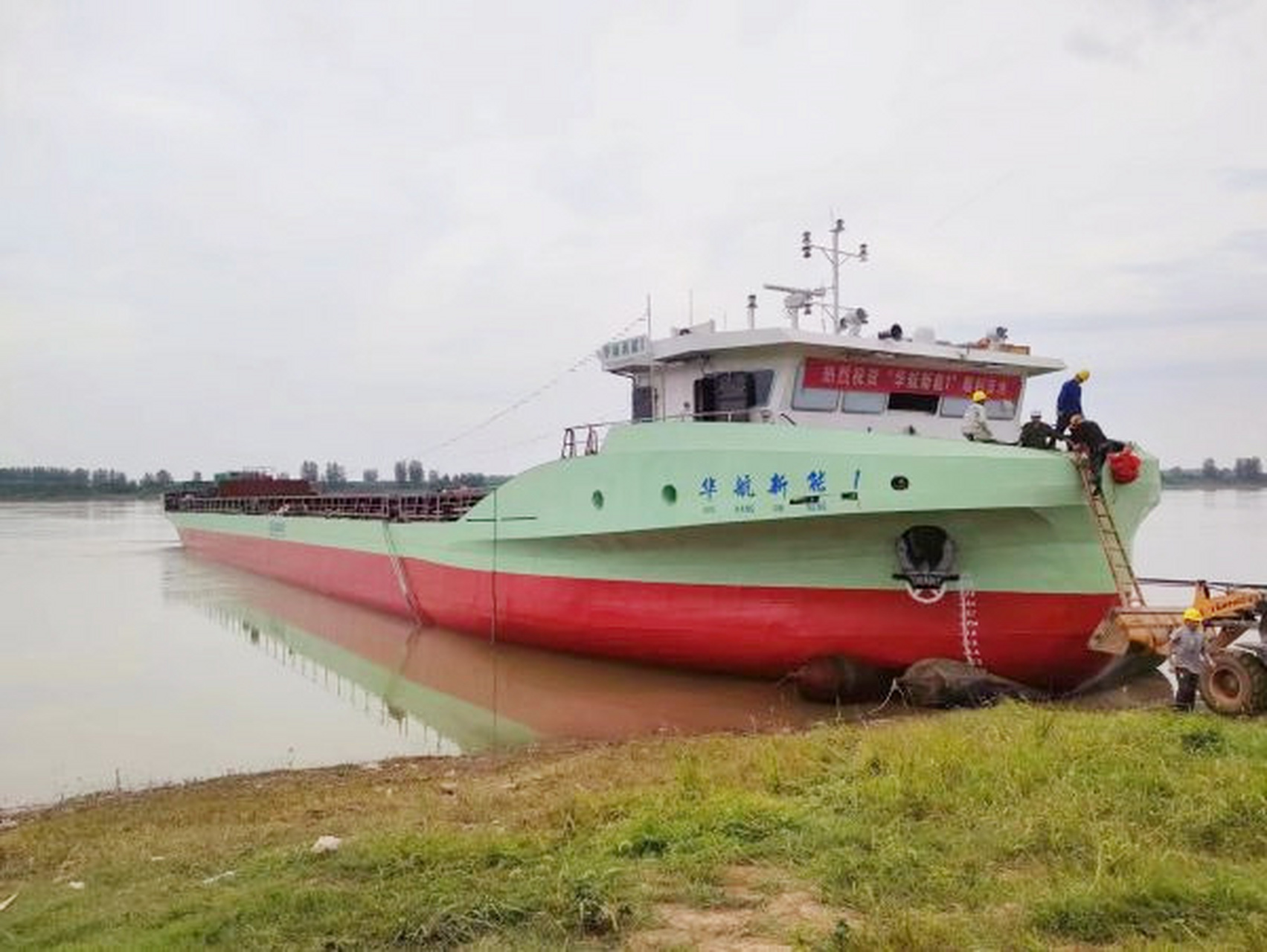 船舶就能在长江和汉江里破浪前行——这一湖北航运绿色发展图景不久将