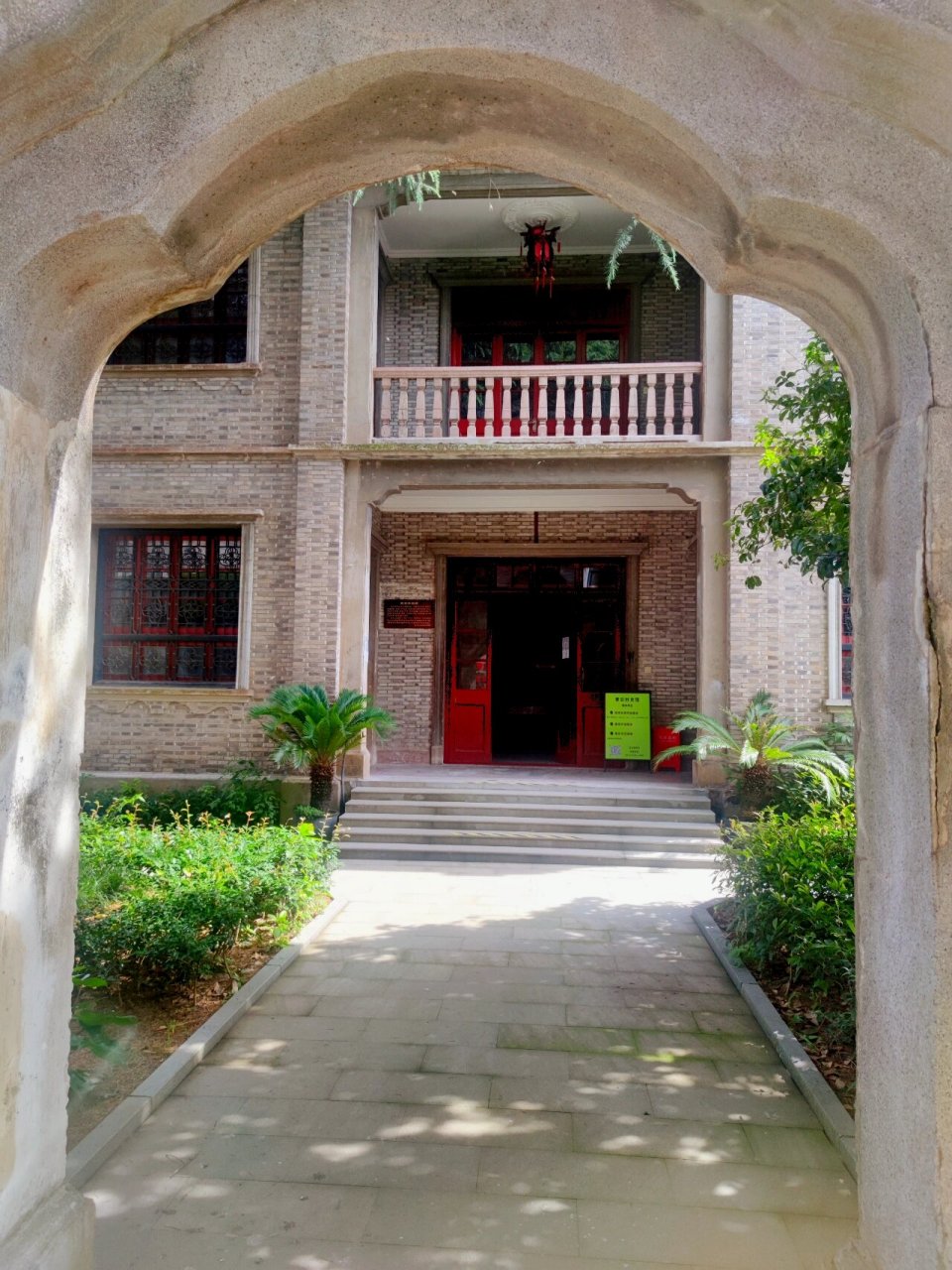 青云古村一棠云艺术谷 宁波市奉化区萧王庙街道有条美丽的溪流,名叫