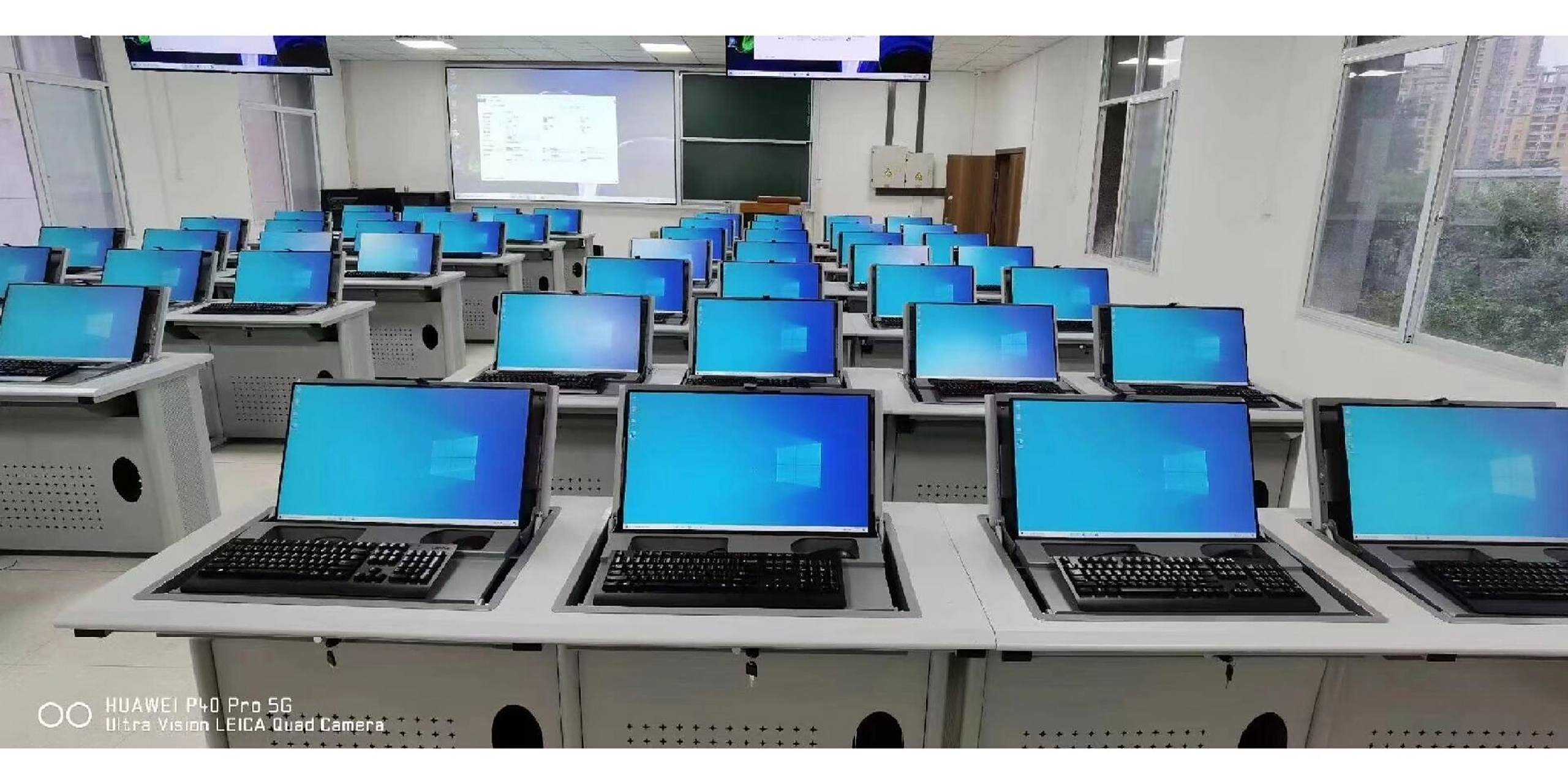 手动翻转培训桌 适于学术报告厅,计算机教室,多媒体教室,多媒体会议室