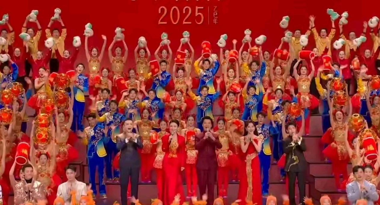 蛇年春晚火热开场,主持阵容成焦点  蛇年春晚在欢声笑语中拉开帷幕,任