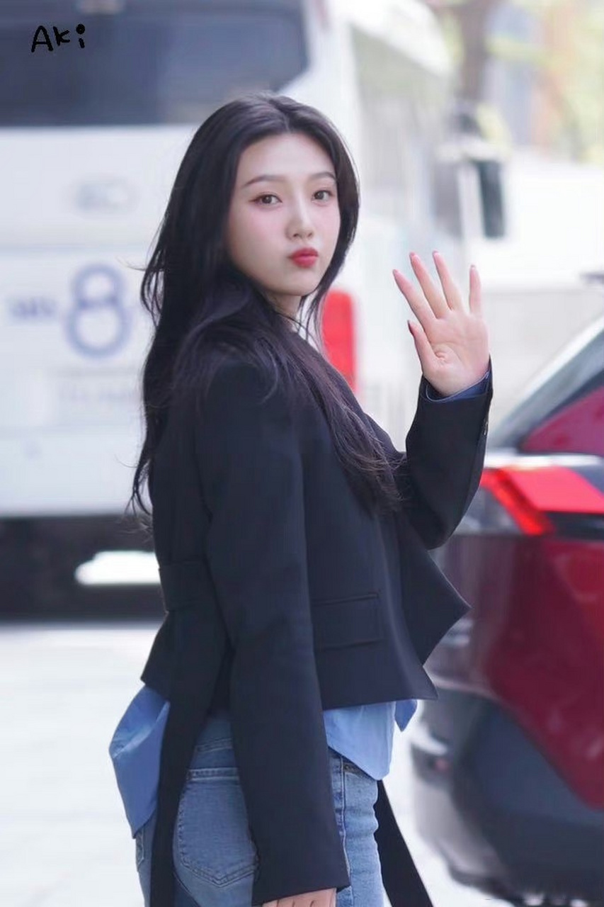 朴秀荣黑色短西装造型#今天的动物农场上班图,又美又飒的joy,漂亮到