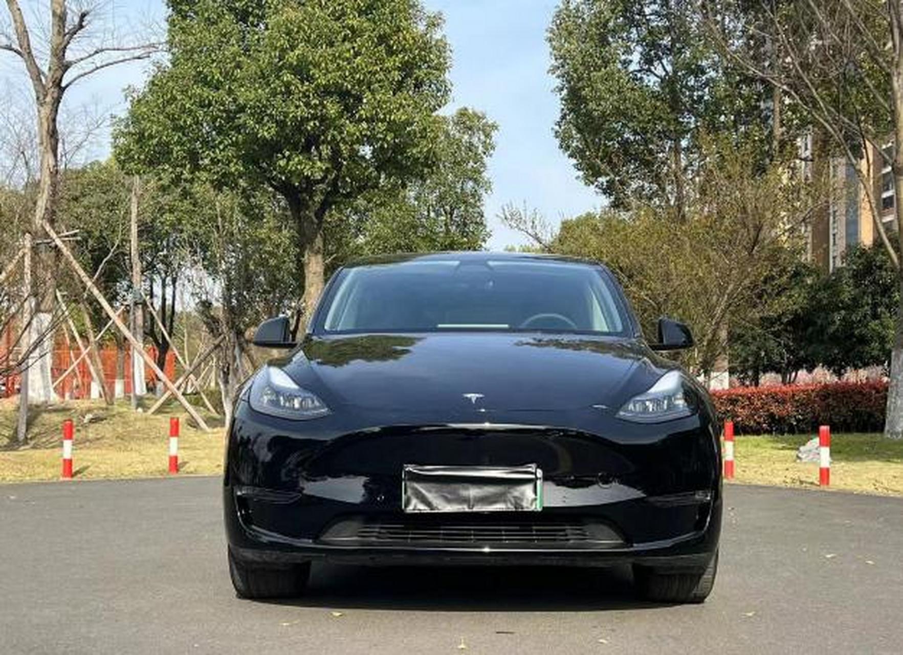 8万公里 燃料:电动 车况说明:23年特斯拉model y长续四驱