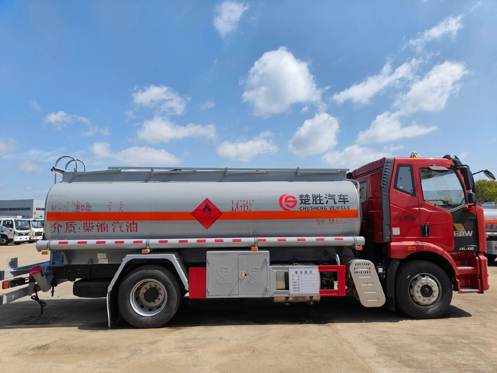 国六解放10吨油罐车低价处理.解放单桥油罐车,容积12.9方,额载10吨, 4