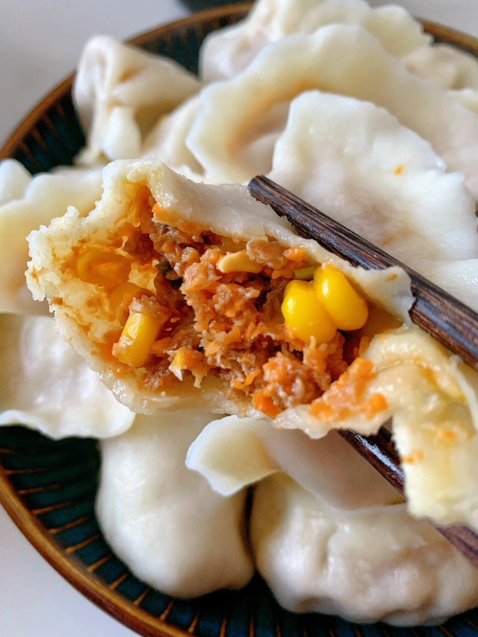 胡萝卜玉米牛肉馅饺子09 这饺子太好吃啦,牛肉馅加葱姜花椒水,鸡蛋