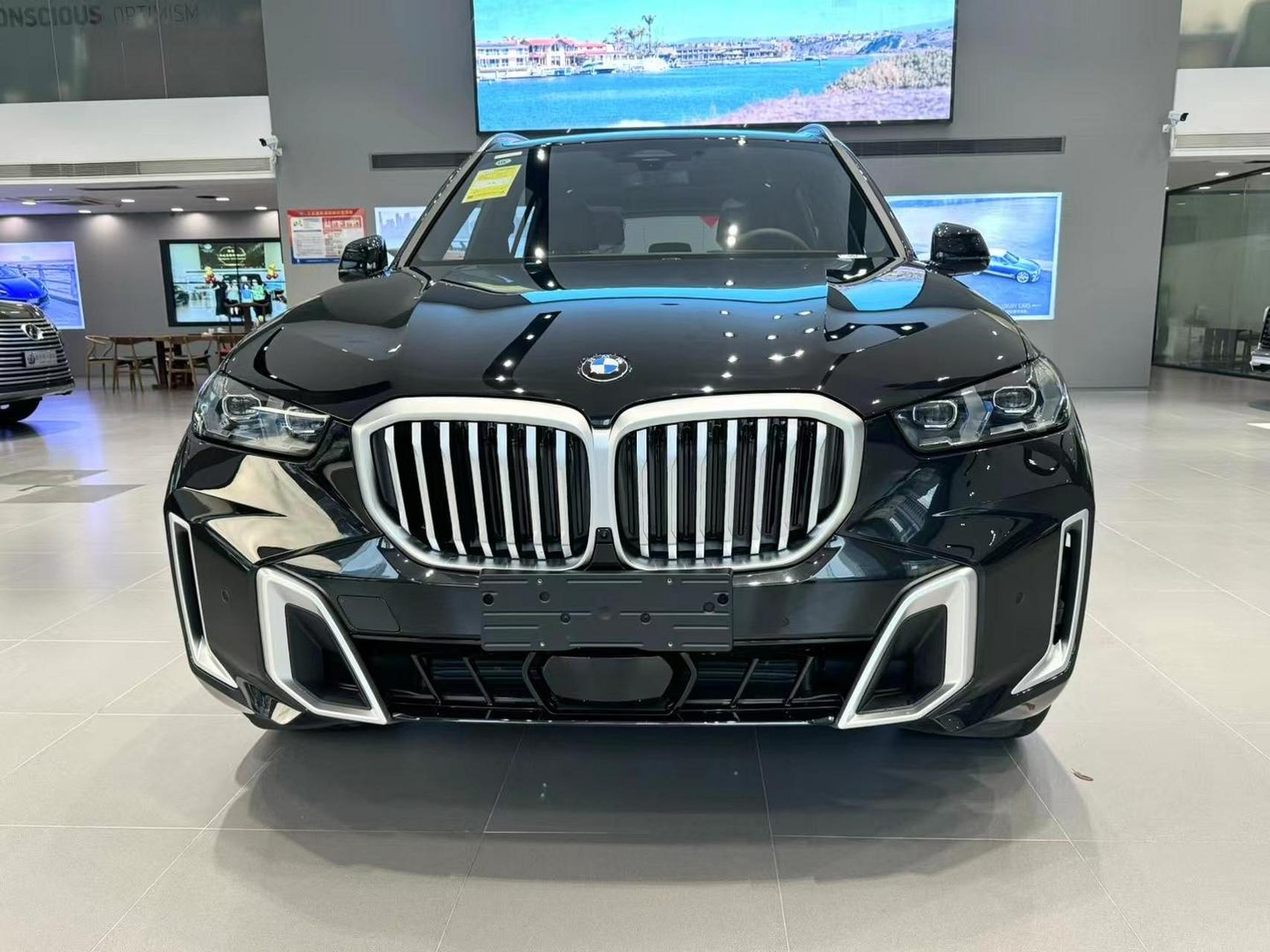 2024款宝马 x5 xdrive40li m运动曜夜套装 炭黑/火山红
