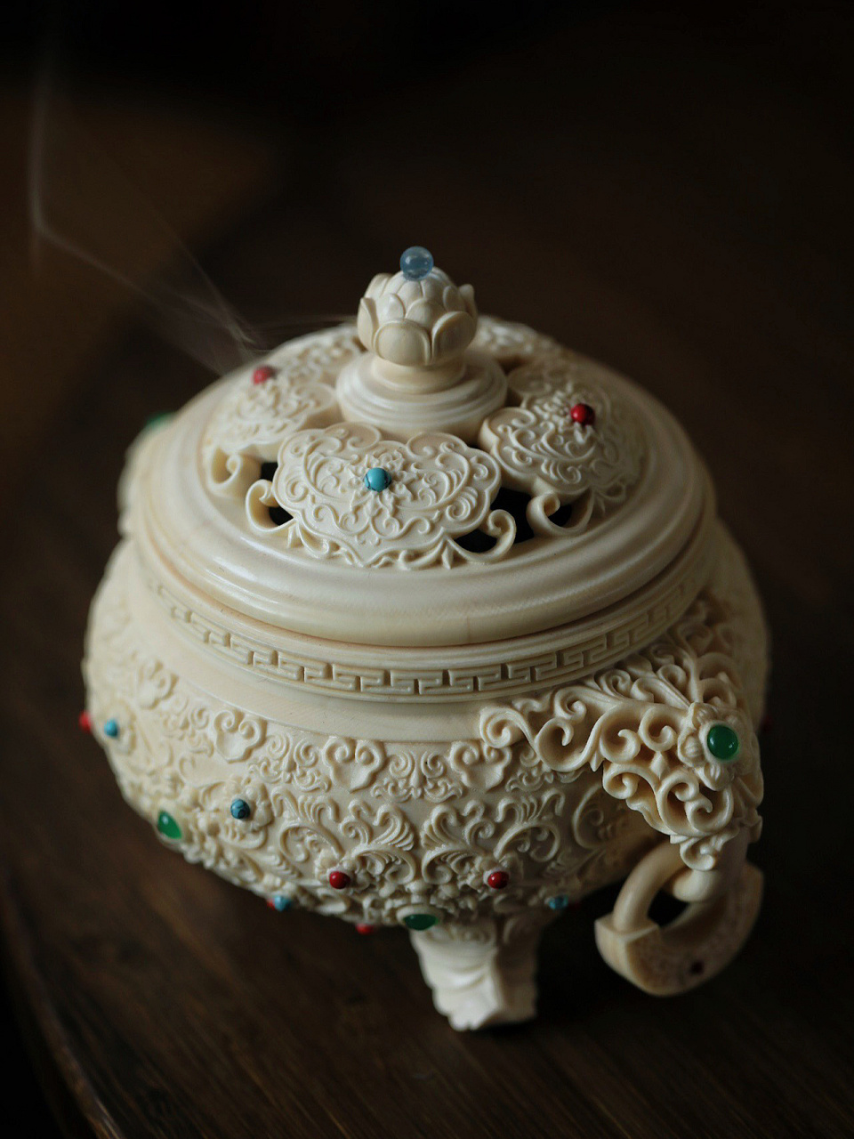 猛犸 | 如意三足香炉 整料取形,富贵满雕,打磨细腻光润,周身纹饰延绵