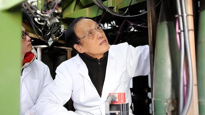 王泽山,一位年逾八旬的中国专家,成功解决了美俄未能攻克的三大火炮