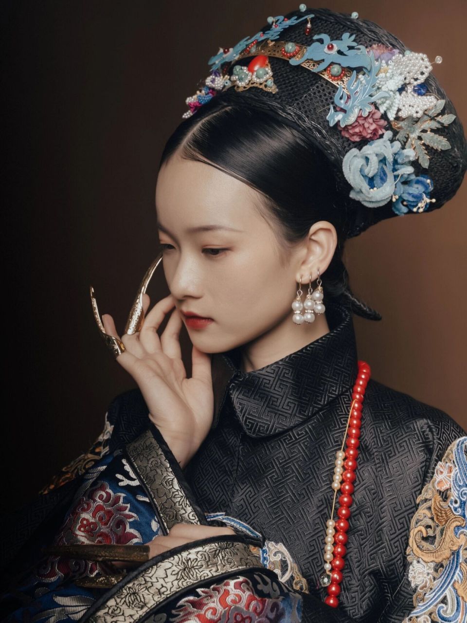 满族| 善骑射,一耳三钳,重礼仪的少数民族 8215这套服装是清宫