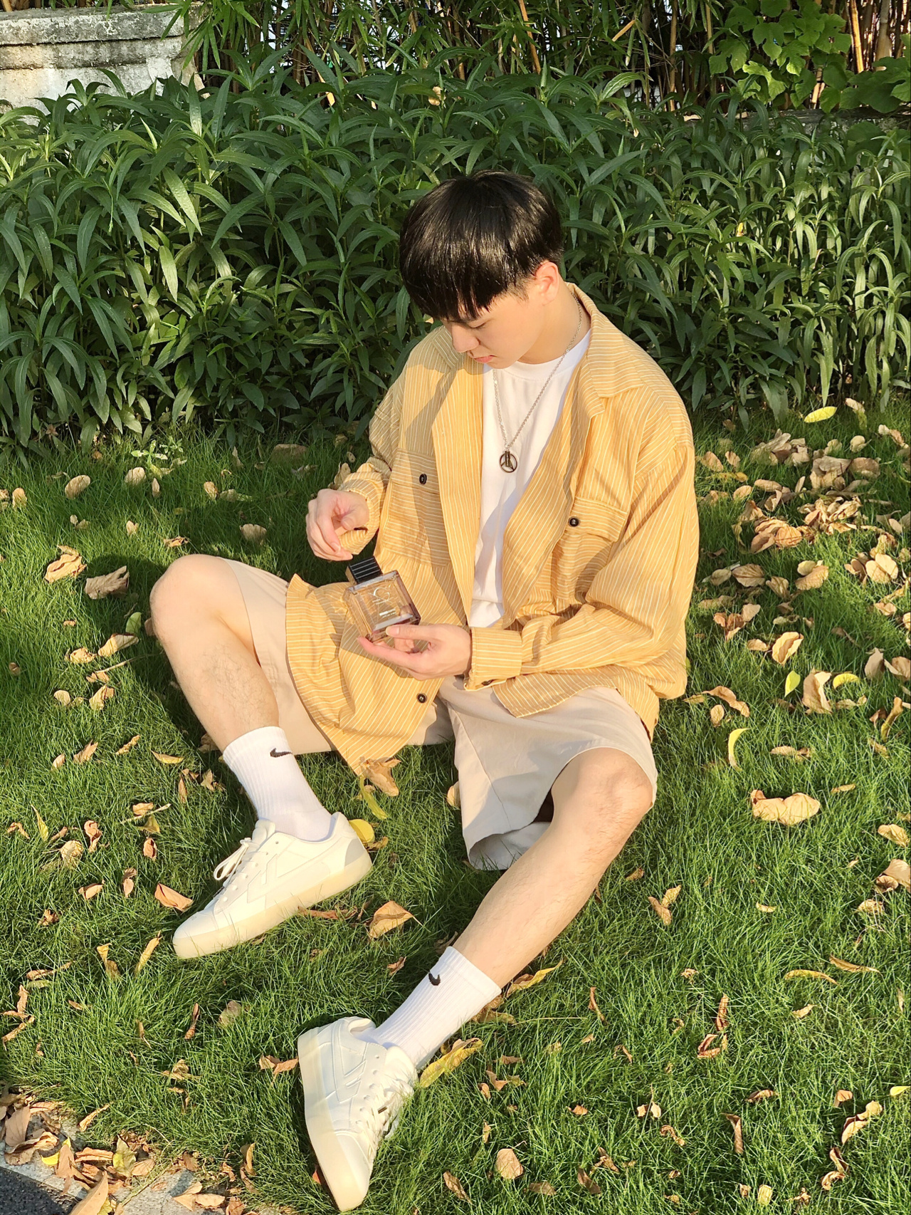 休闲风帅哥质男人的气质纯香诱人从小到大的图片