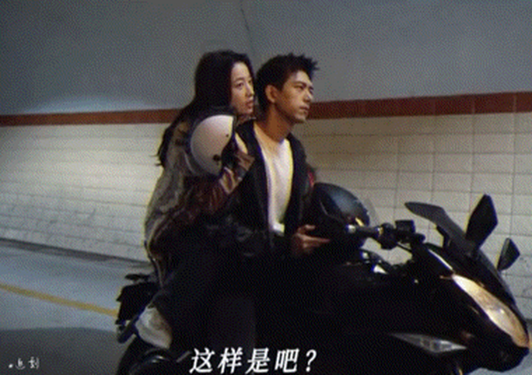 李现周雨彤骑摩托拍摄海报 花絮555,好帅好野,真的有春风拂面的感觉