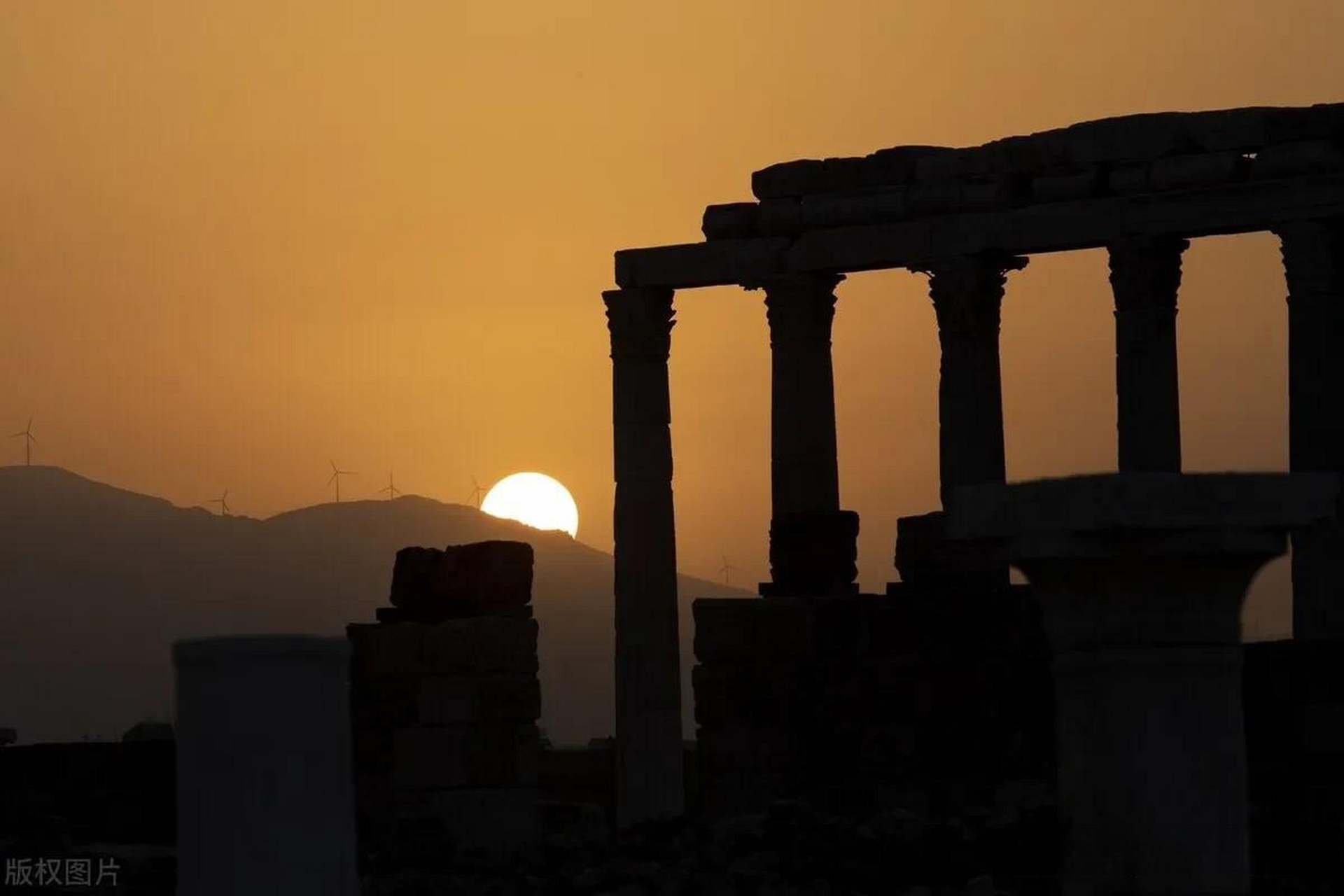 土耳其代尼兹利日落 老底嘉古城显壮观 当地时间2022年10月19日