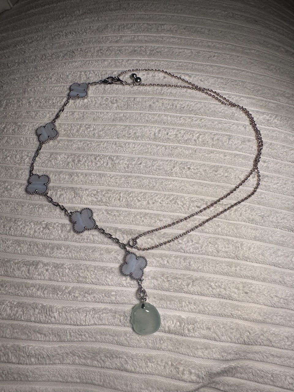 论梵克雅宝五花如何变项链 加一个翡翠万能滴流,一条钻石链,手链直接