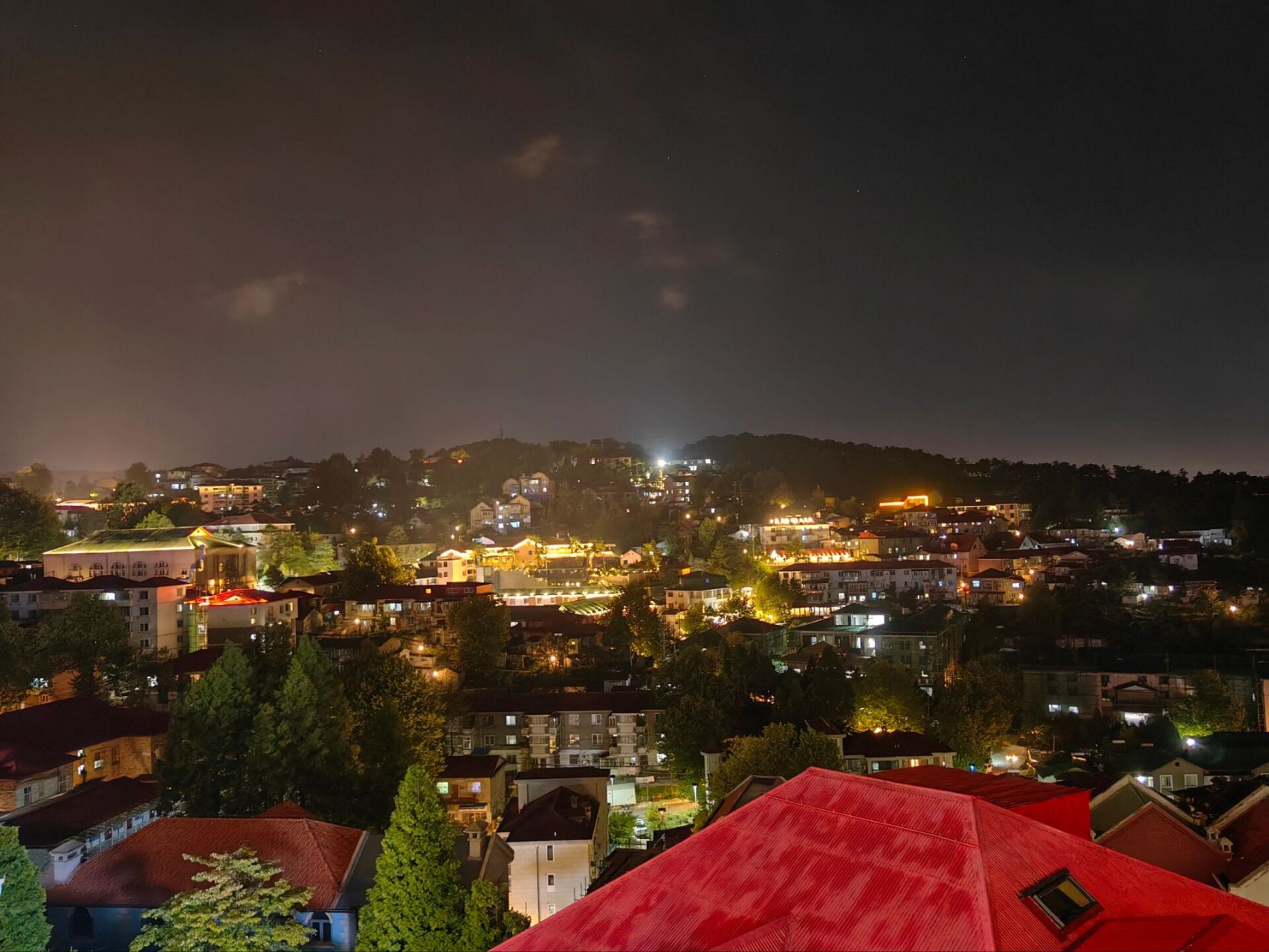 庐山两日游最后一夜的闲逛片刻 今天走了28289步 虽然很累 但还蛮喜欢