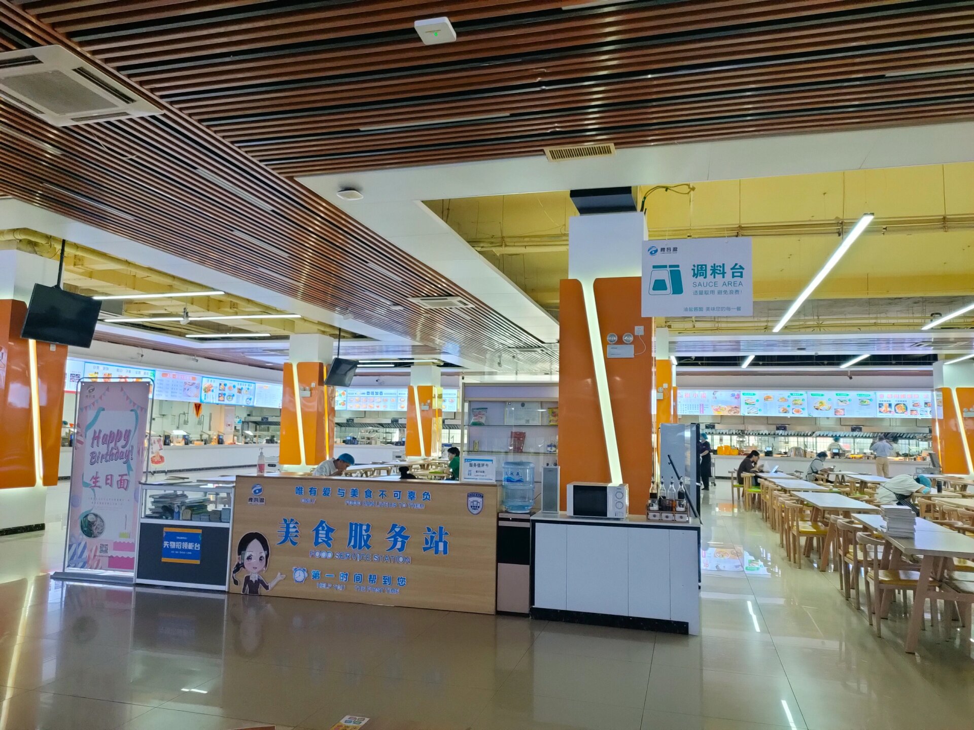 西安外国语大学食堂       一食堂(p1~p6) 坐标:学生公寓3号楼和4号楼