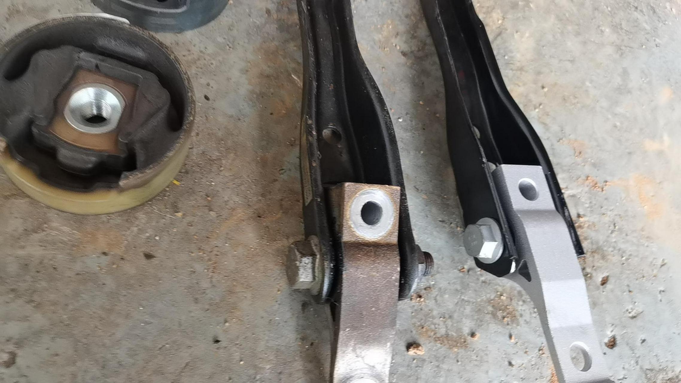 大众途观更下机脚  更换元宝梁胶套