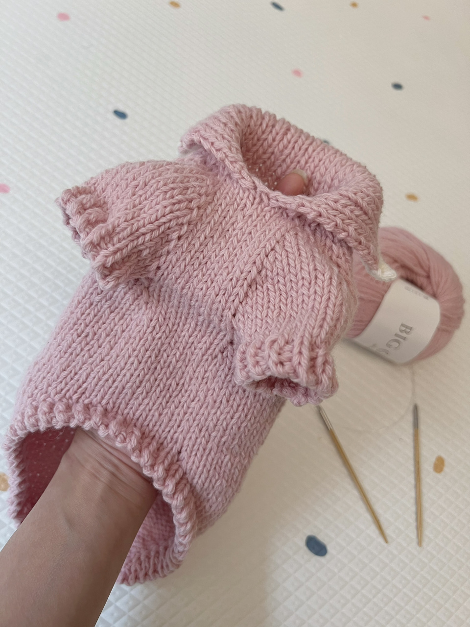 宠物小狗毛衣编织 狗狗太小了,买不到合适尺寸的衣服 自己动手给她做