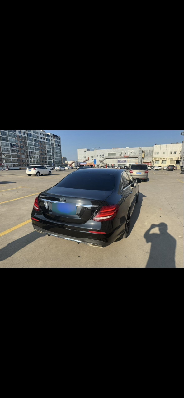 16年年底奔驰e300时尚,9万多公里,白车贴黑膜