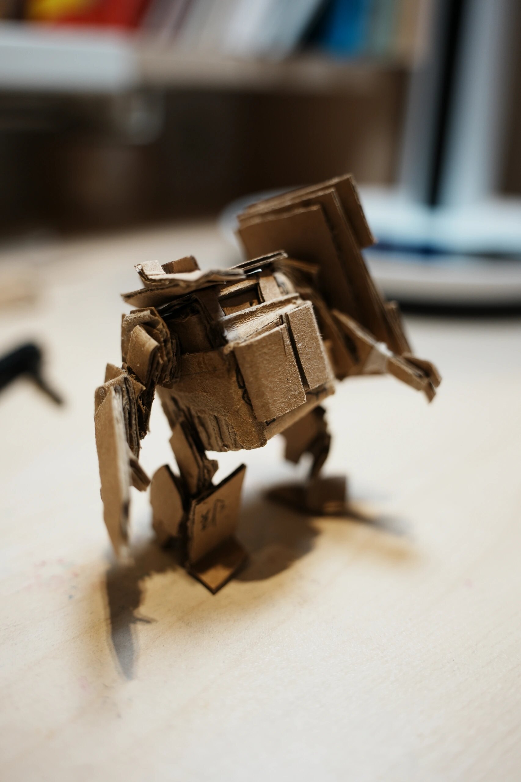 废弃纸盒变机甲