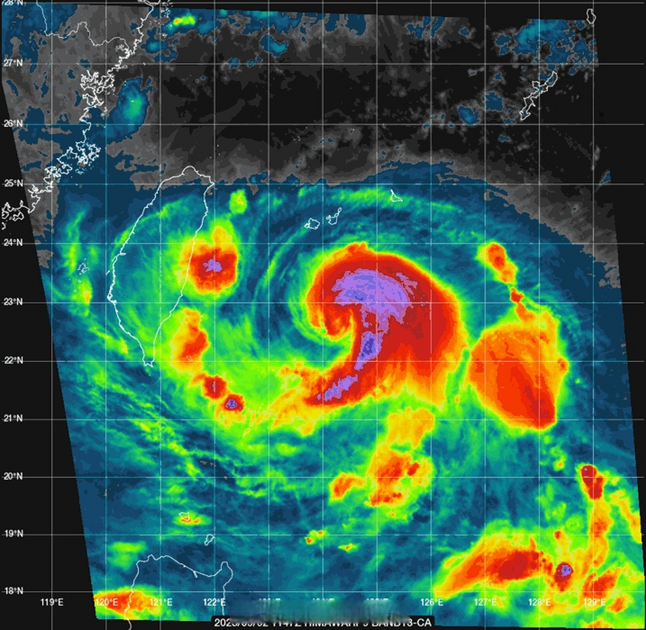 台风海葵##台风# 海葵正在台湾以东滚烫的海水上稳步增强,卫星云图上 