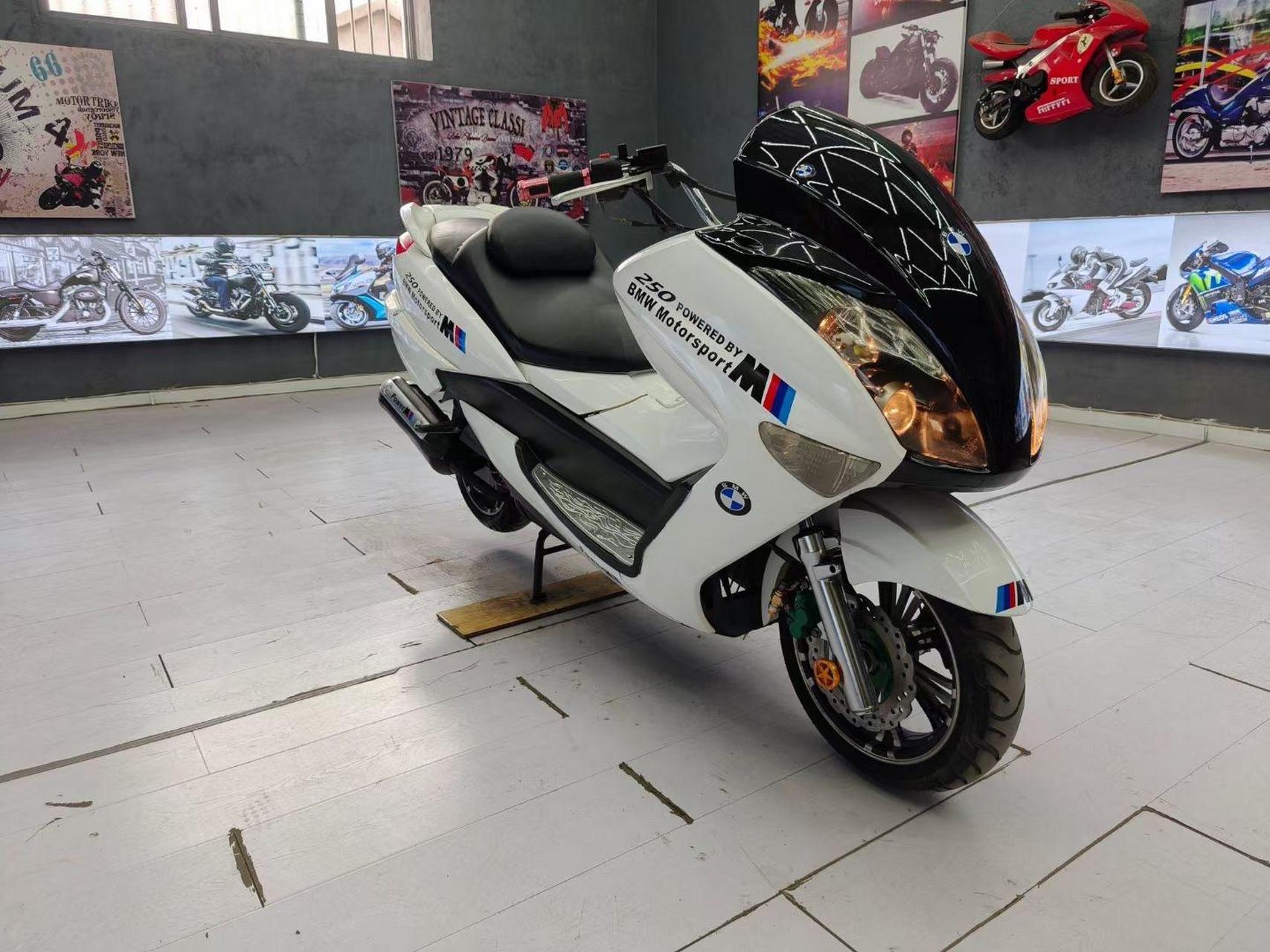 价格4688 车名,t3宝马型大船,俗称,陆地巡洋舰到货和行走的大沙发