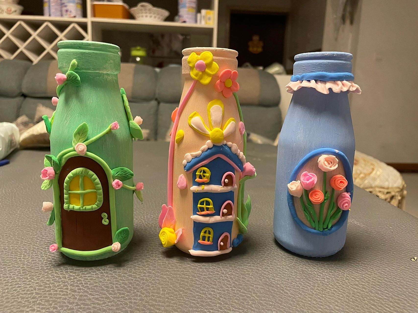 幼儿园手工作业——轻粘土花瓶 好不容易摆脱了幼儿园老师的称号,又