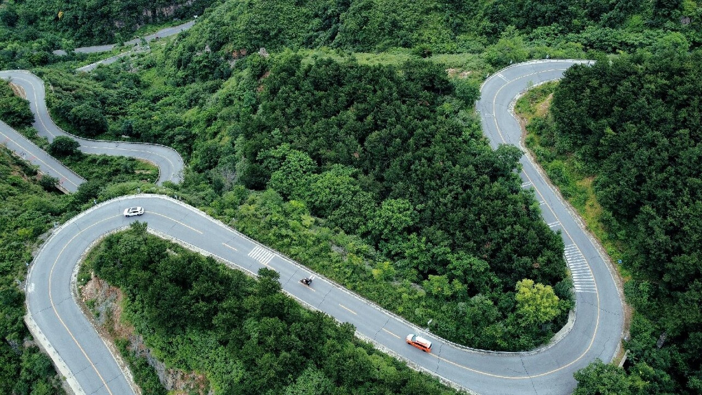 跑山 | 北京秋名山-红井路 99房山区 红井路 北京最美山路之一 标志