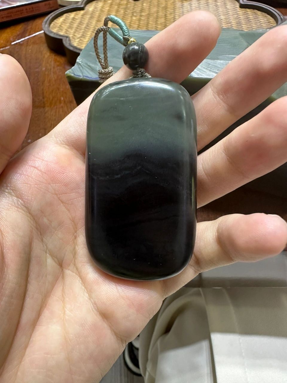 沙枣青墨玉青花无事牌 和田玉籽料沙枣青拼墨玉青花平安无事牌 刚做