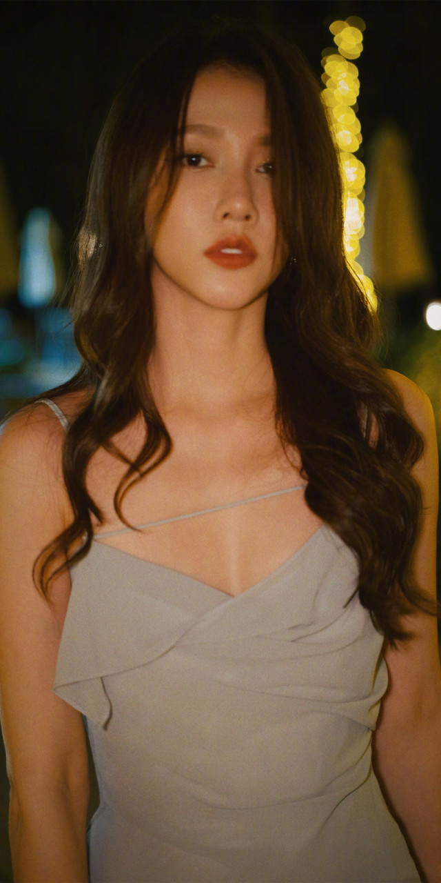 弦子酷感十足壁纸写真