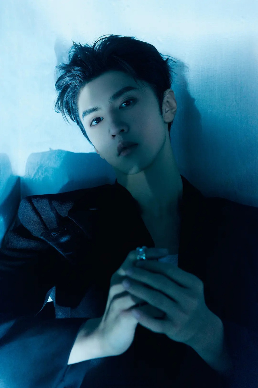 陈哲远营业照,像不像库存,这个头发蛮长的9796