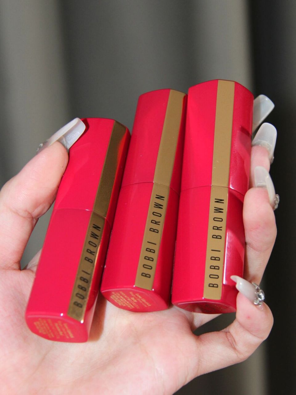 我能涂一个冬天～ bobbibrown琉金繁花新年限定口红 壳壳拿在手里很有