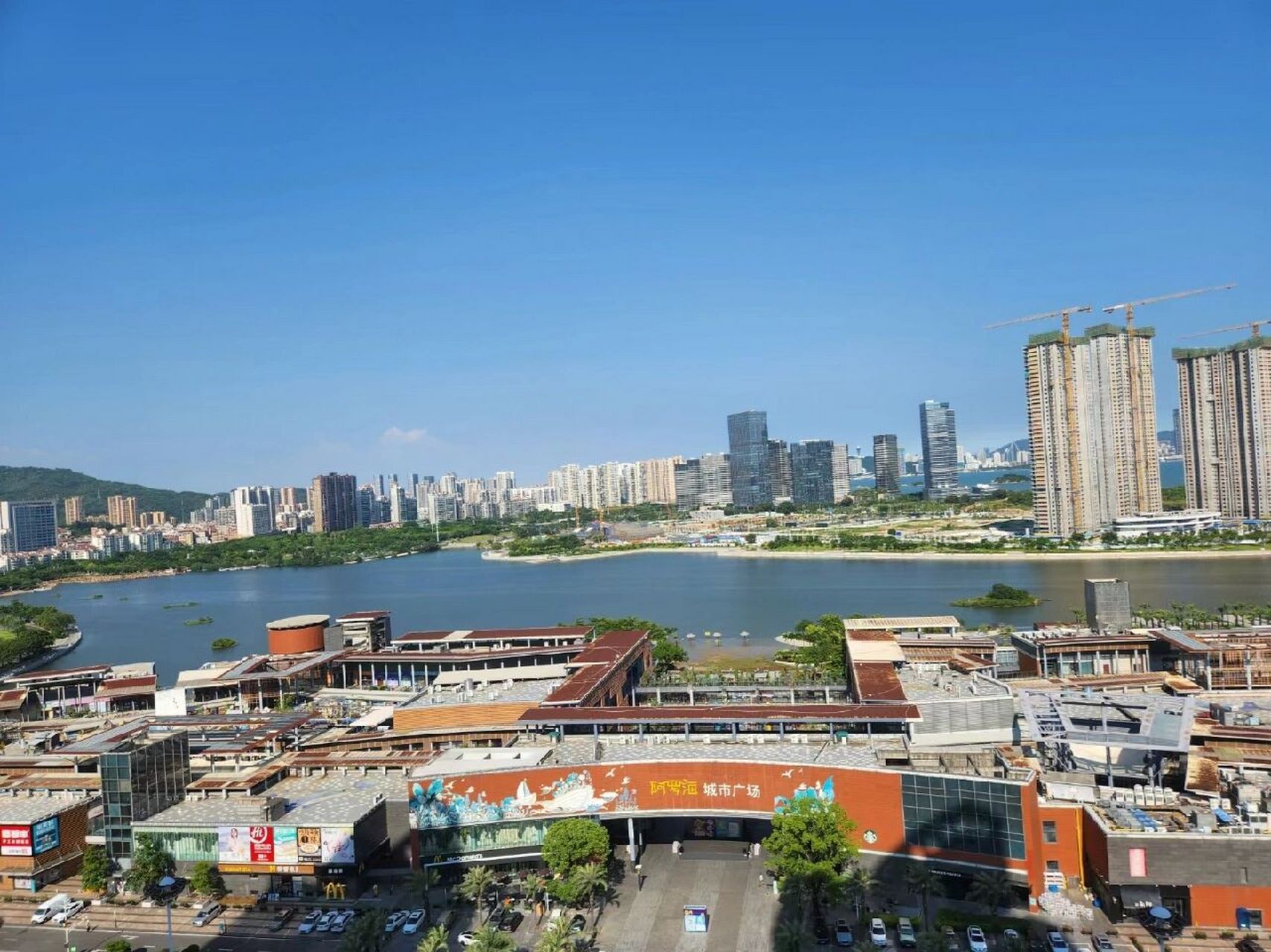 这套位于厦门海沧天湖城的房子 ,高层海景大四房,152平  三阳台  租