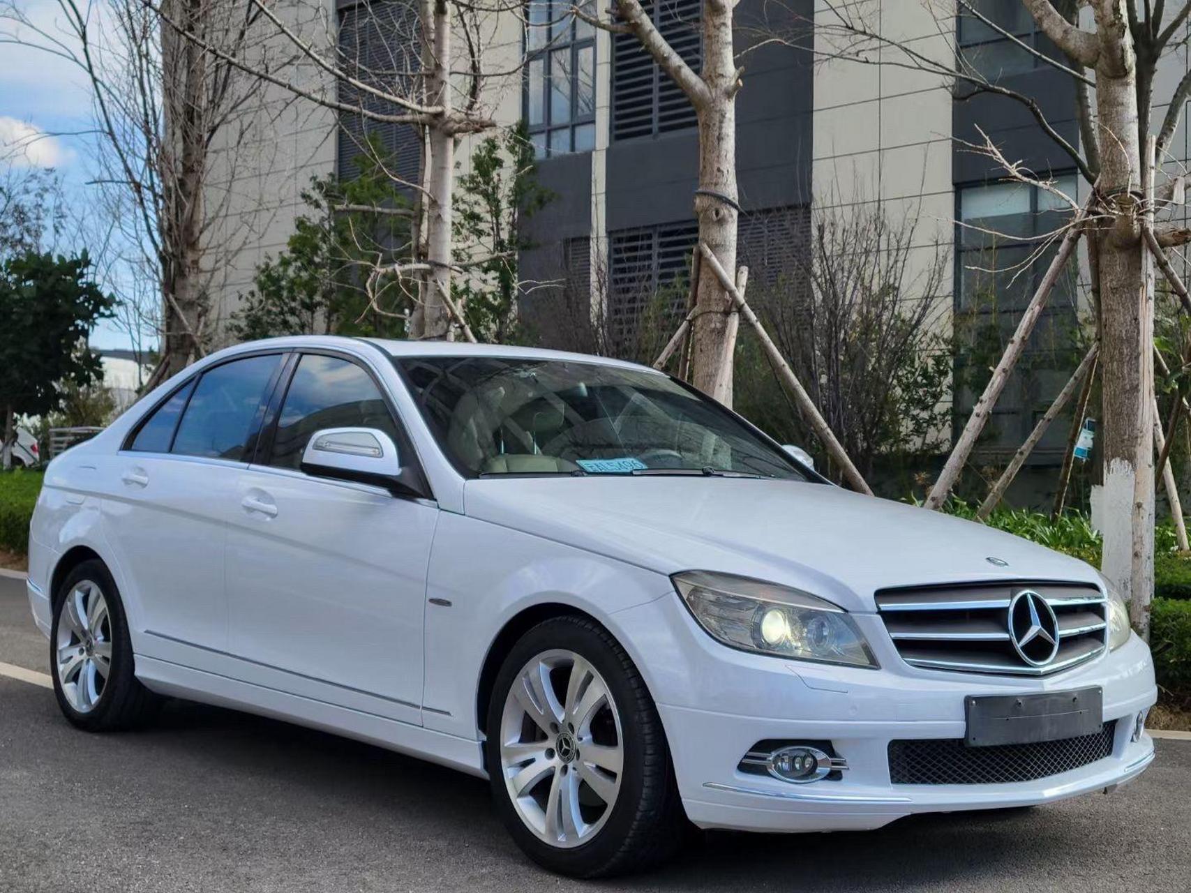 新到奔驰c230,2009年3月上牌,2.5 v6自动后驱,行驶11.