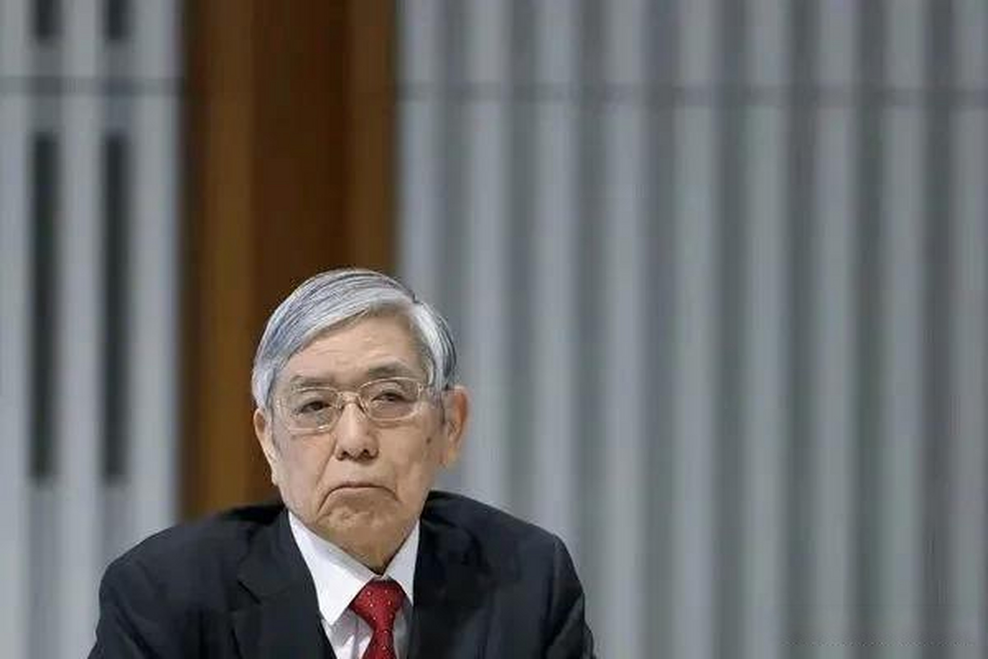 《穷爸爸,富爸爸》作者,华尔街金融家罗伯特·清崎再次发声警告,称