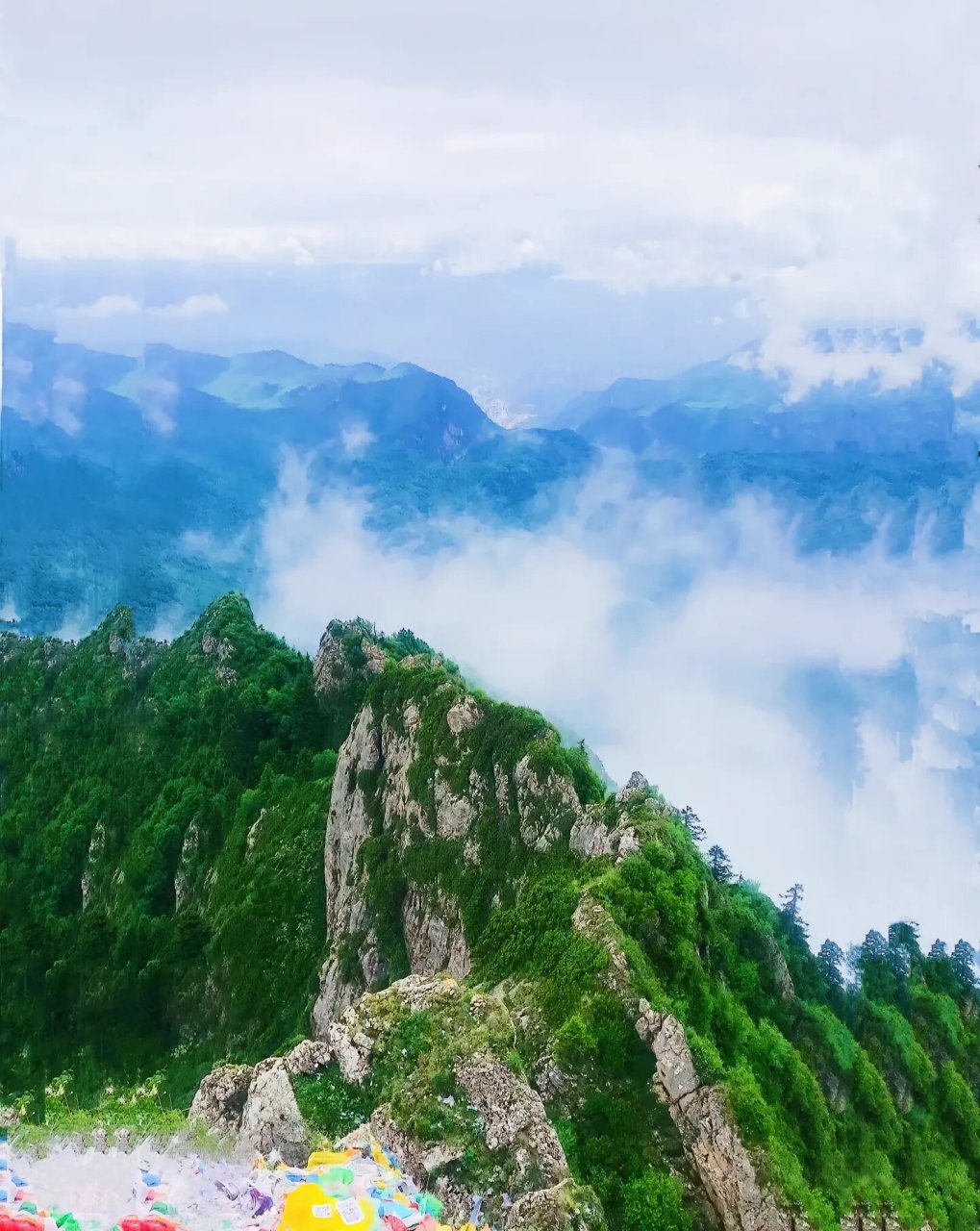 莲花山国家森林公园 莲花山国家森林公园位于甘肃南部,坐落在临潭县