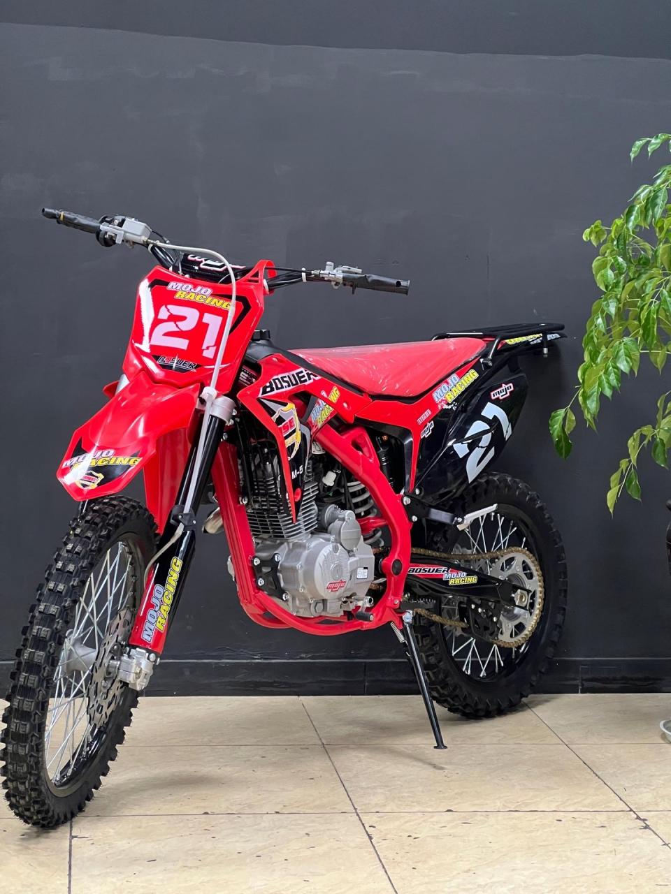 波速尔赛车m5,当今的网红车行.属于小白入门车.